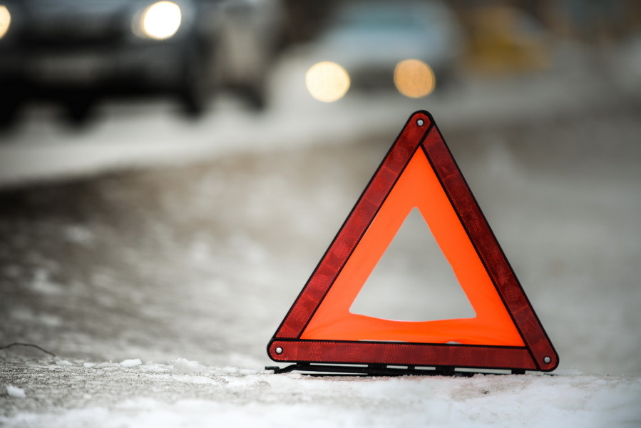 На трассе Оренбург — Акбулак из-за метели столкнулись пять автомобилей