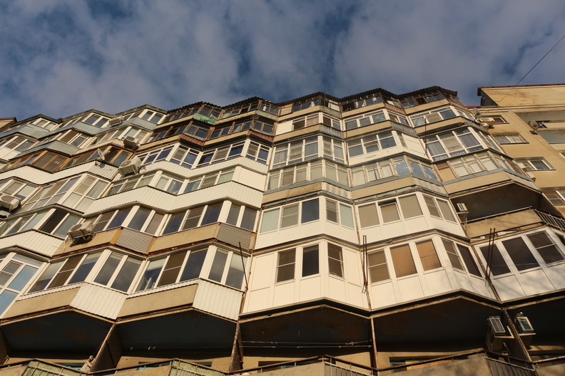 В Сорочинске женщина упала с высоты 4 этажа, пытаясь спуститься по простыням