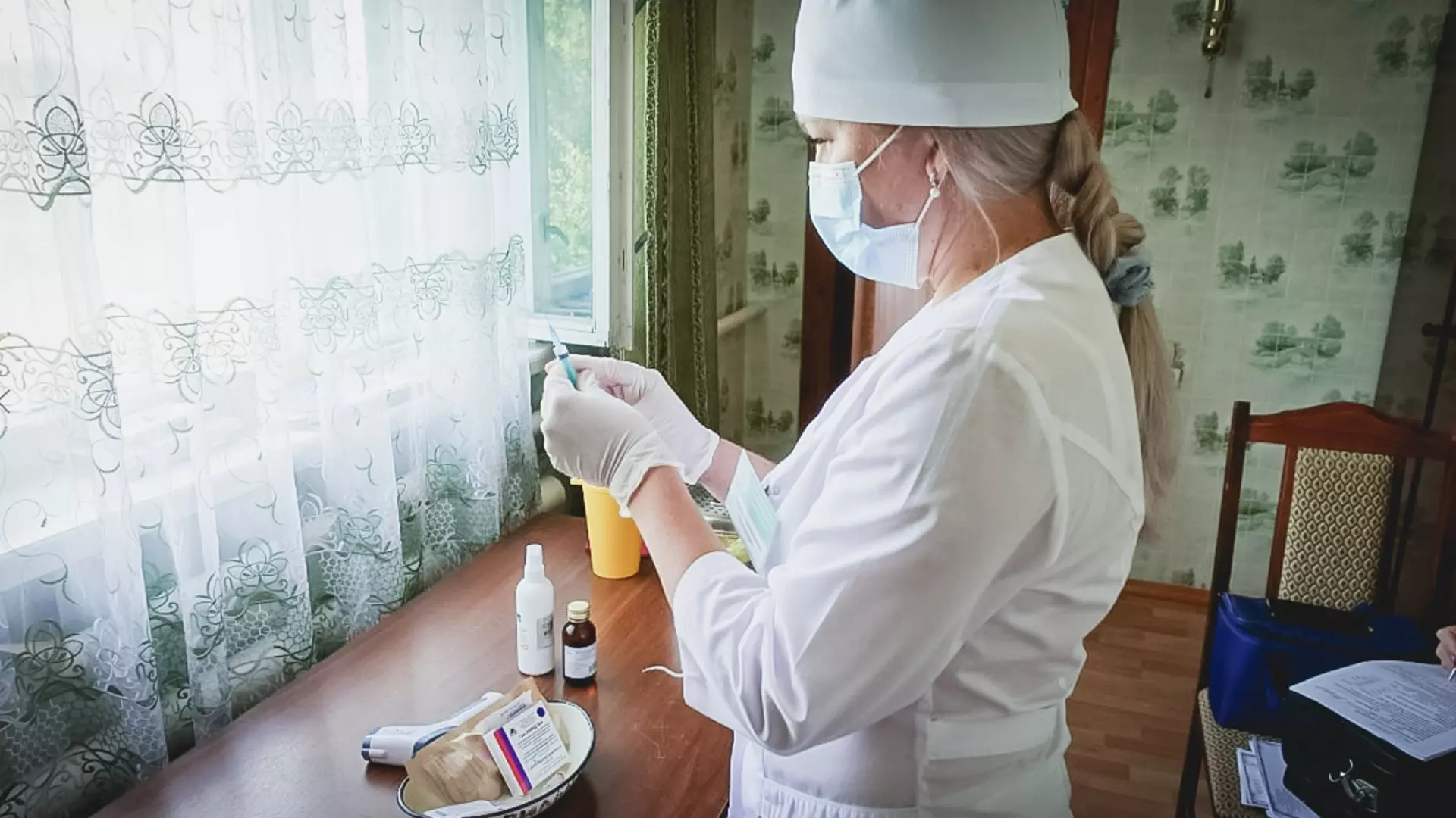 В российские регионы поступит вакцина от COVID-19 с обновленным составом