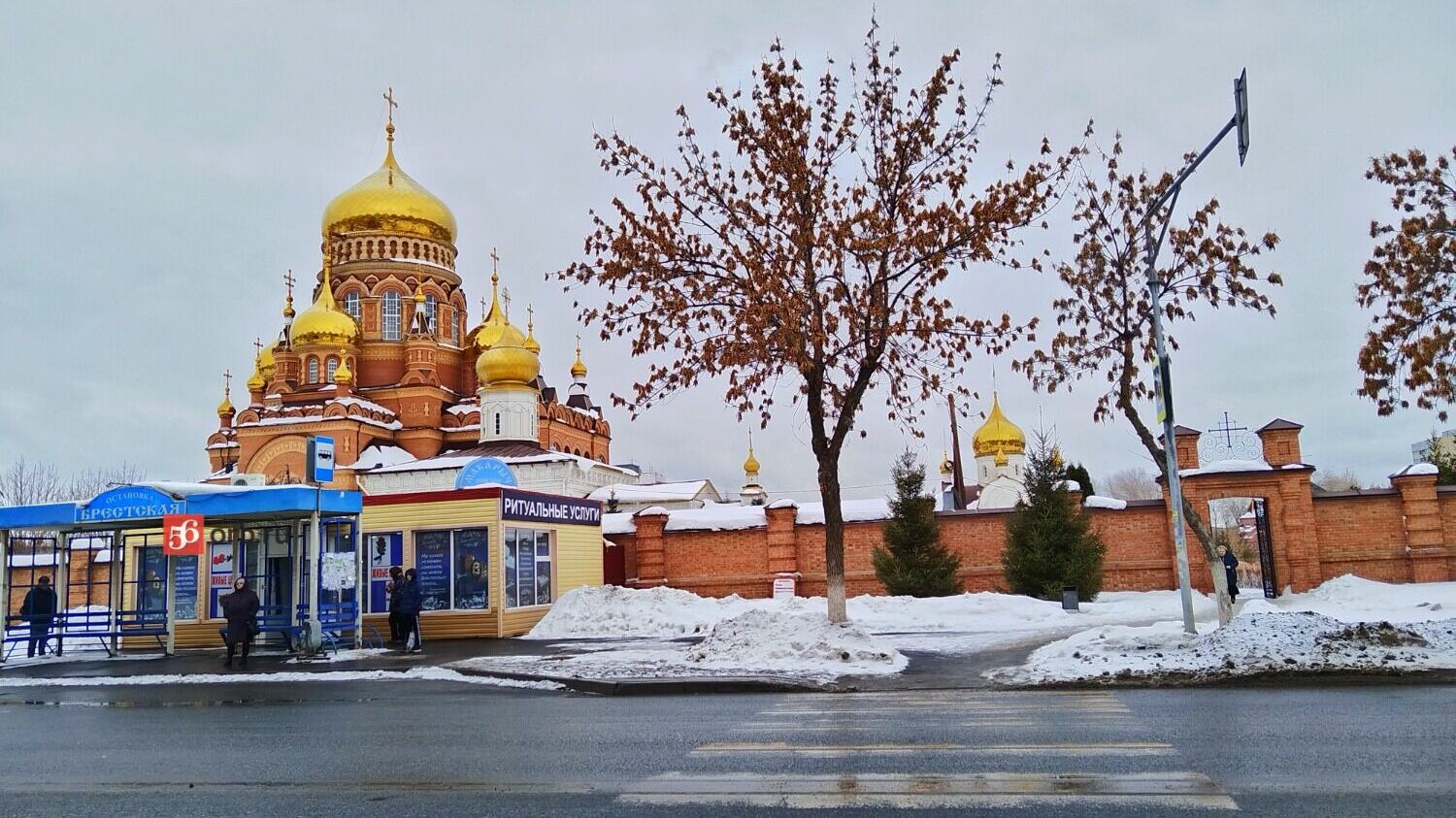 Вид на Собор Казанской иконы Божией Матери с ул. Брестской