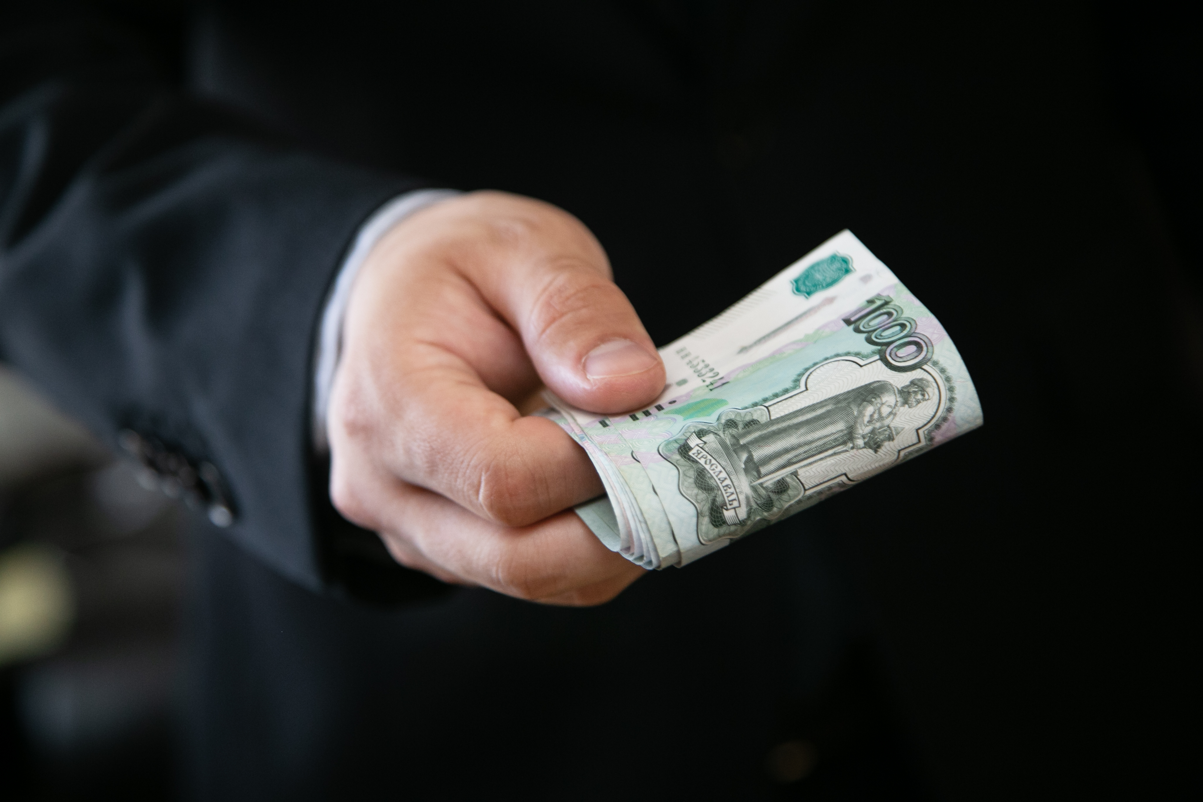 Оренбуржцам предложили поднять зарплаты и пенсии для стабилизации экономики