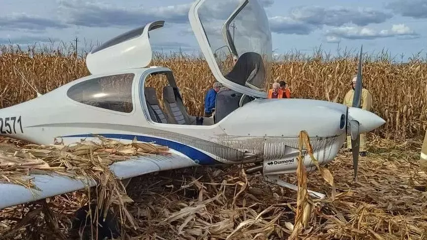 20-летний курсант посадил самолет в поле