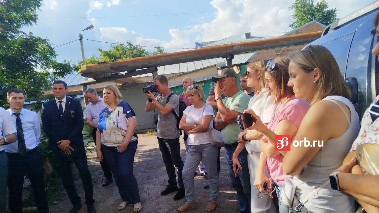 Чиновники Оренбурга встретились с погорельцами дома на ул. Горького