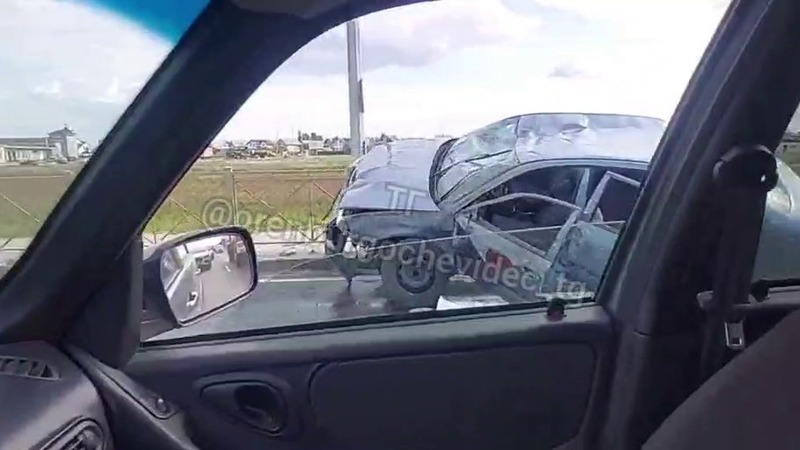 Машина на заборе: в районе Экодолья в Оренбурге произошло ДТП