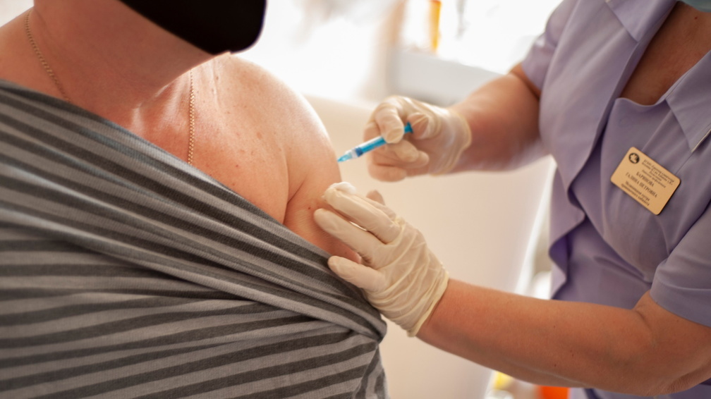 Оговорились! Увольнение за отказ от прививки сотрудникам ЗБО в Оренбурге не грозит