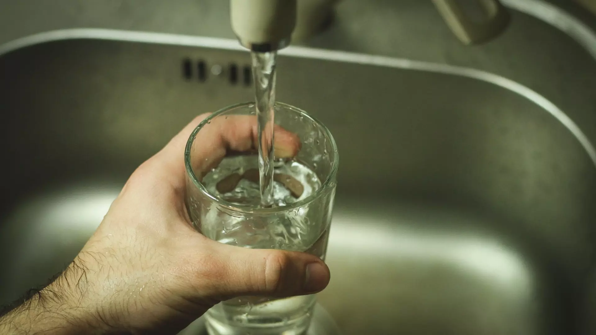 Объем воды лучше всего отмерять стаканами