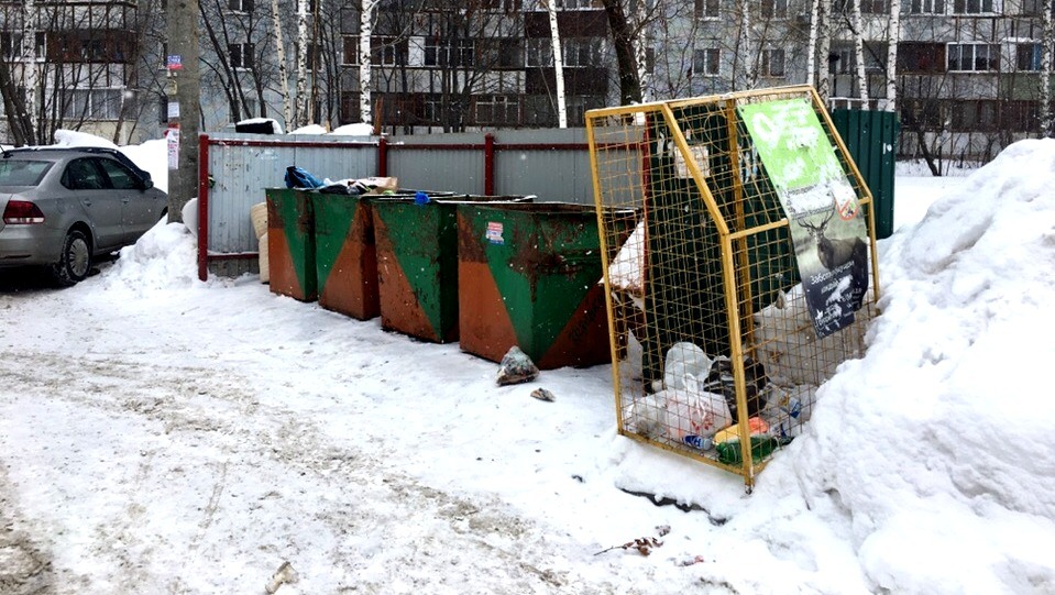 На востоке Оренбуржья не могут вывезти отходы из-за не расчищенных дорог