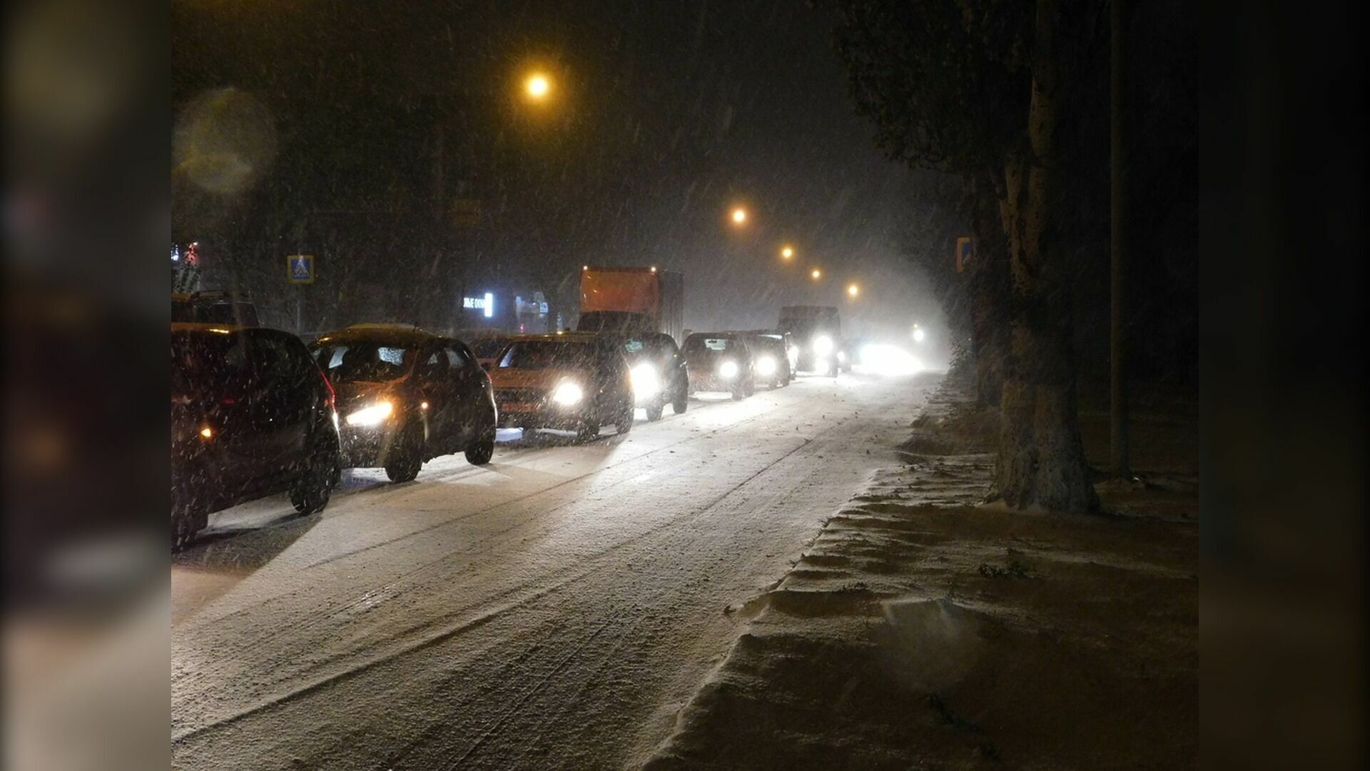 ГИБДД предупреждает об осложнении дорожной обстановки в Оренбуржье