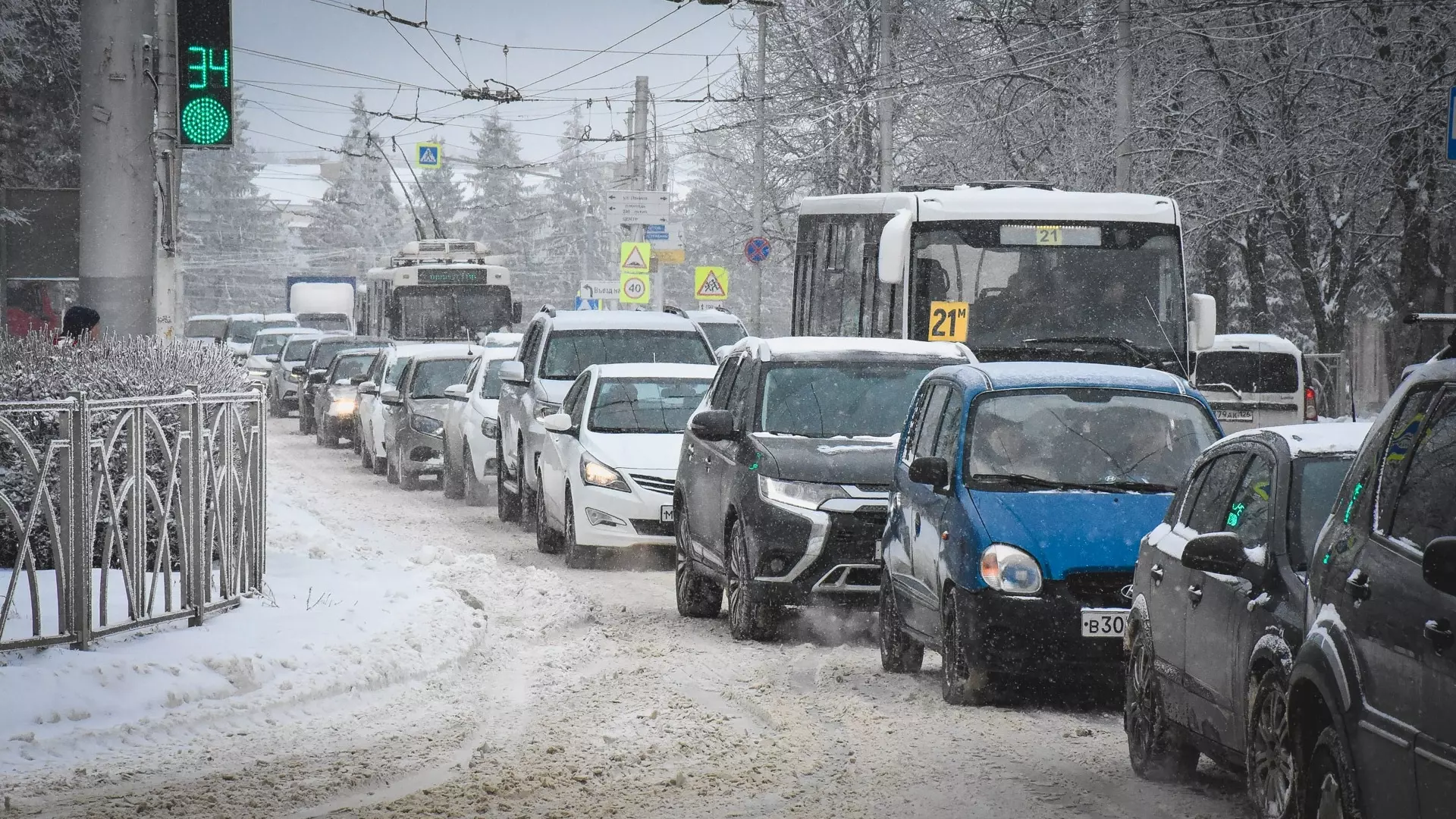 Мокрый снег и ледяной дождь усложнят ситуацию на дорогах Оренбуржья
