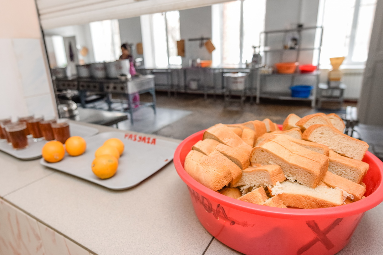 В Оренбурге пока не решили, кто будет платить за горячее питание для начальной школы