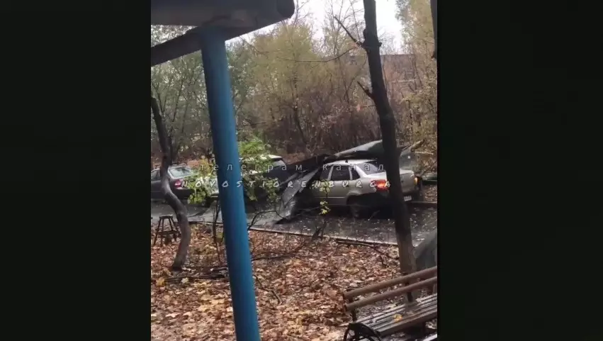 В Оренбурге снесло крышу с дома