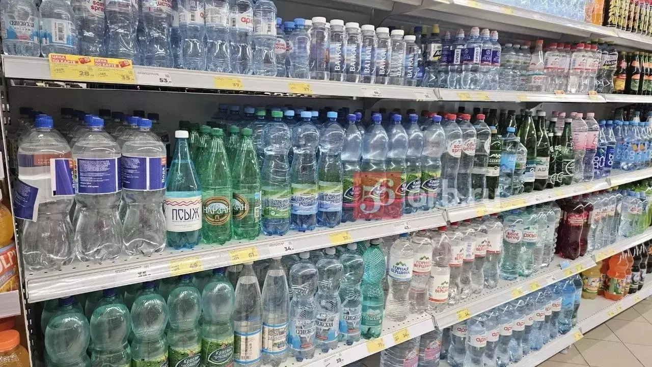 В магазинах раскупают бутилированную воду