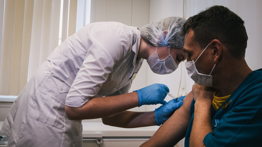 Работников сферы услуг в Оренбуржье обязуют вакцинироваться от коронавируса