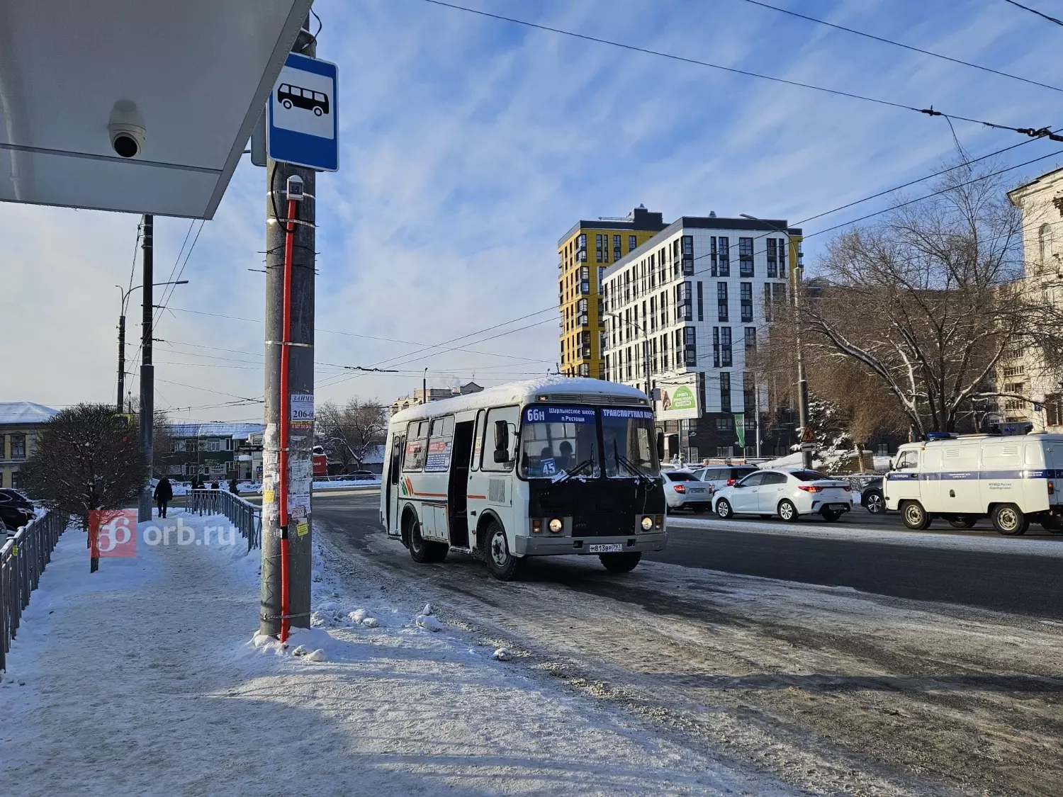 Автобус в двумя маршрутами (45 и 66Н)