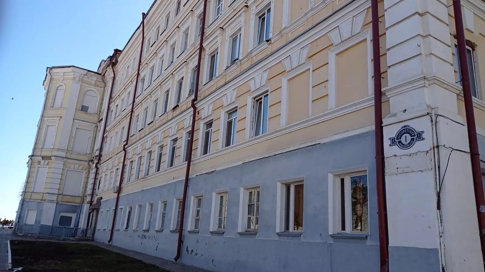 Историческое здание на Беловке в Оренбурге остро нуждается в ремонте