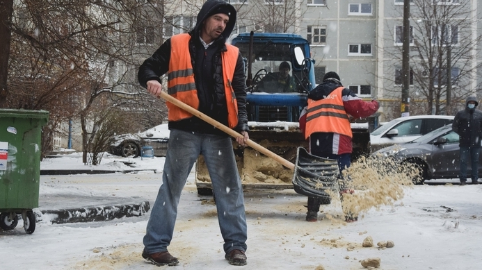 В Оренбурге хотят посыпать дороги солью за 20 млн рублей