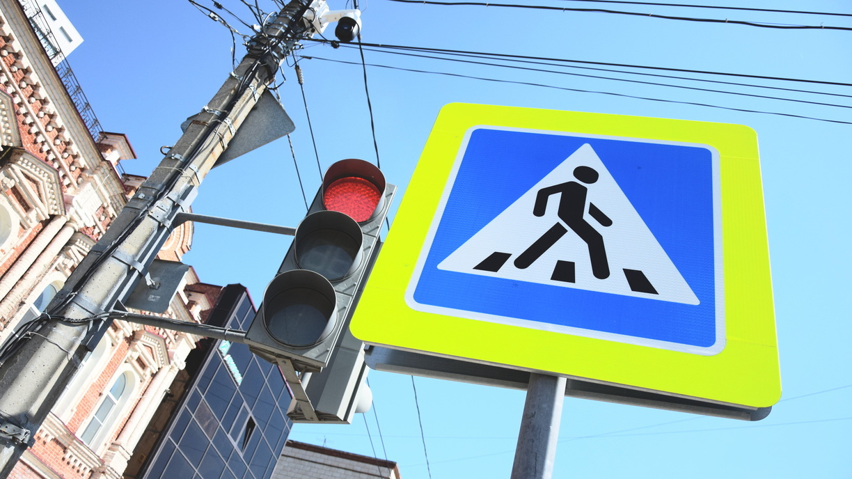 В Оренбурге потратят 62 млн рублей на закупку умных пешеходных переходов и светофоров