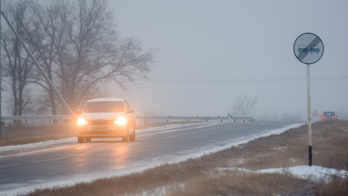 Синоптики предупреждают оренбуржцев о плохой видимости на дорогах из-за тумана