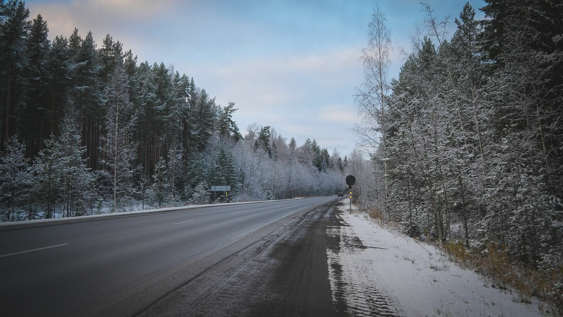 Из-за сильной метели перекрыли движение на участке автодороги Оренбург — Орск