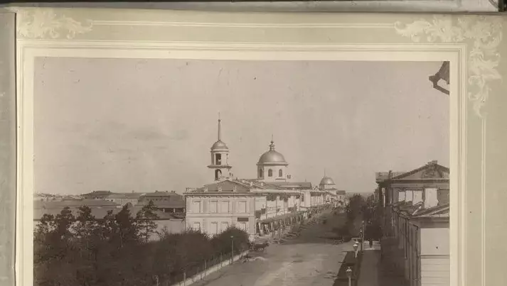 Гостиный двор по главной Николаевской улице. Вид с балкона Реального училища.
