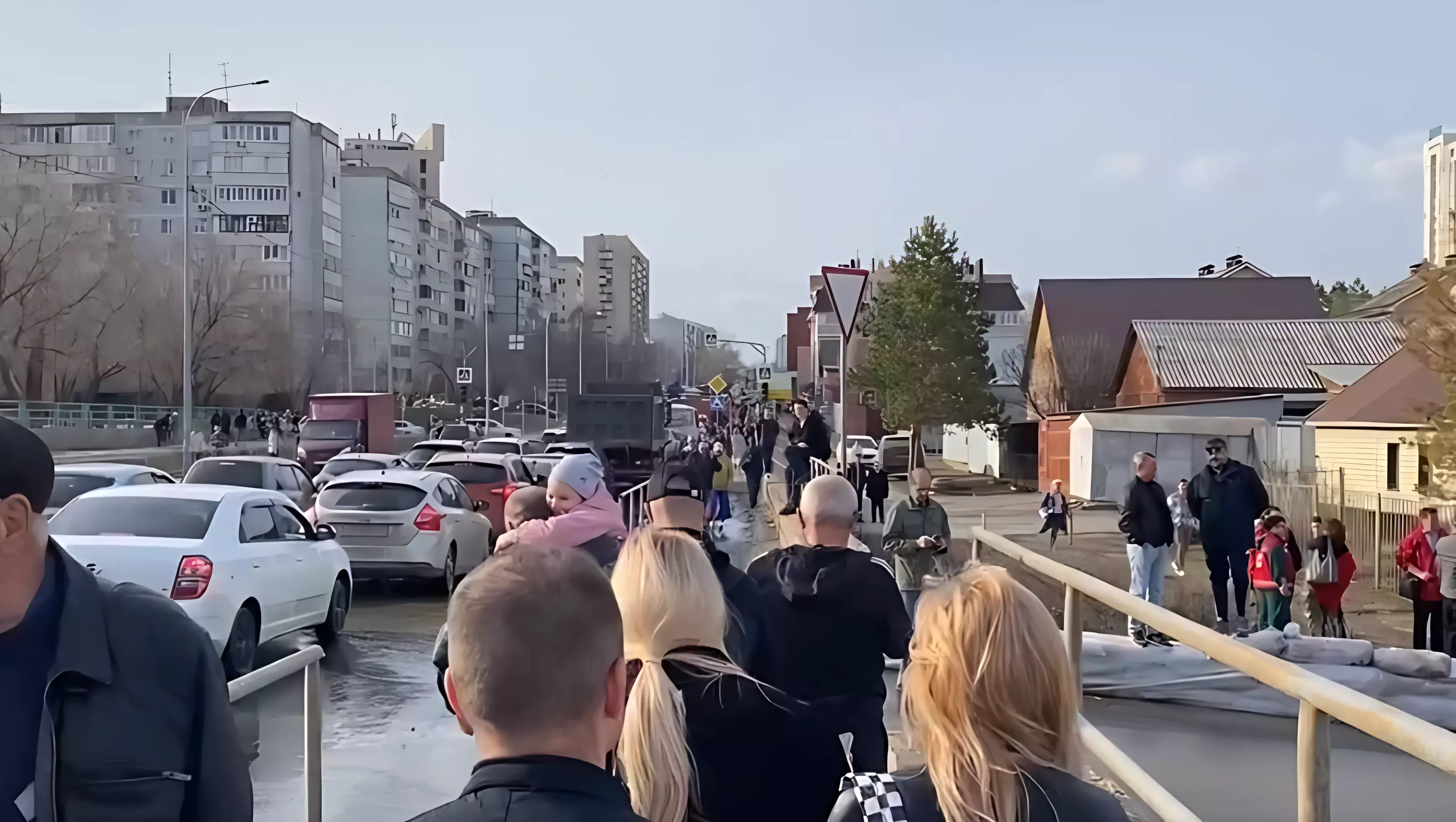 Эвакуация людей из ЖК Дубки
