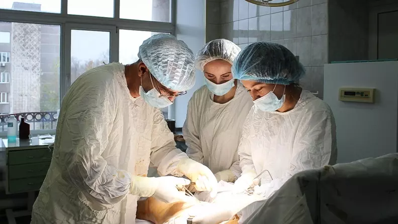 Тюменские врачи взялись за сложную операцию