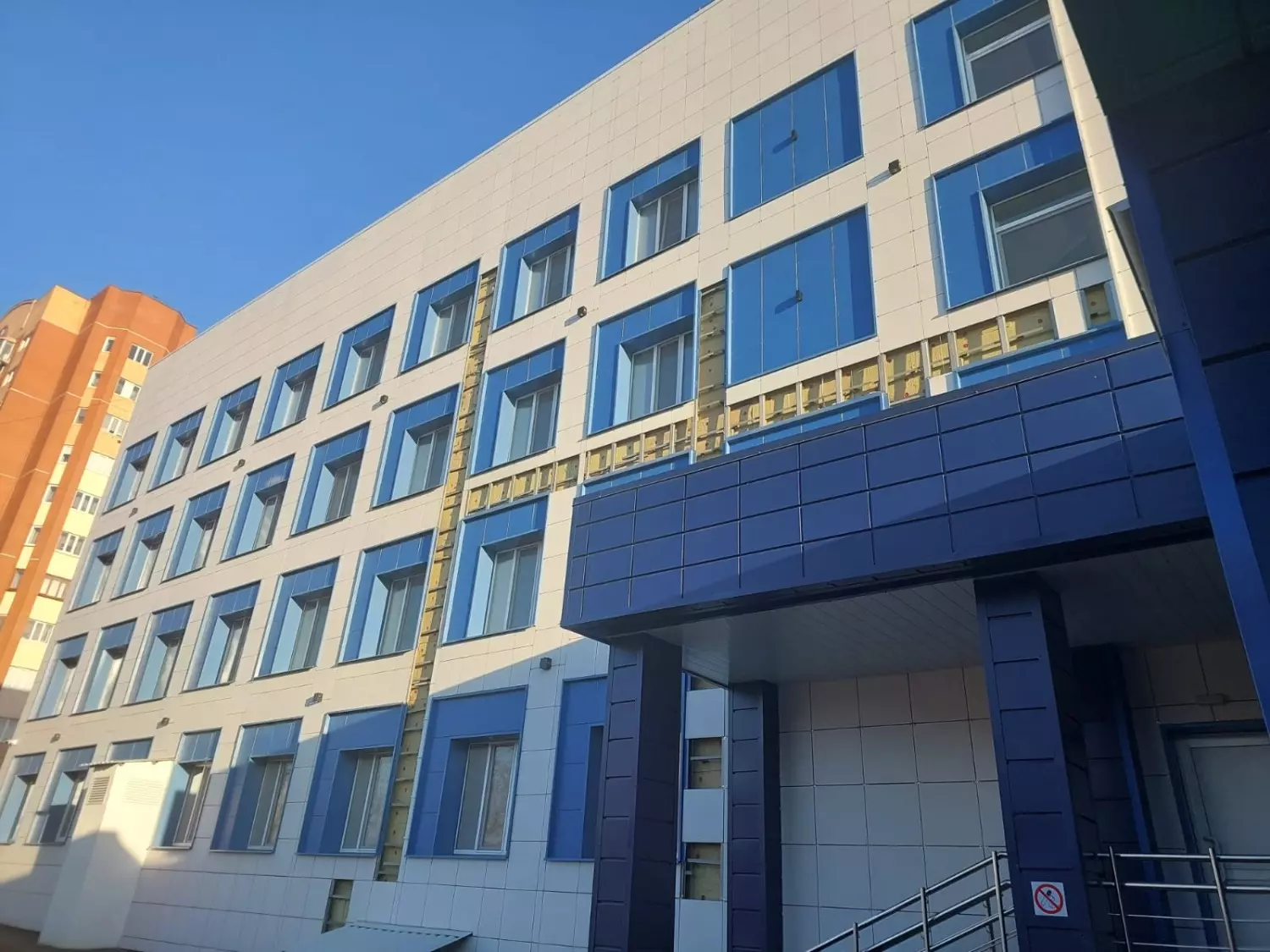 За 4 месяца отремонтированная больница в Оренбурге потеряла свой лоск