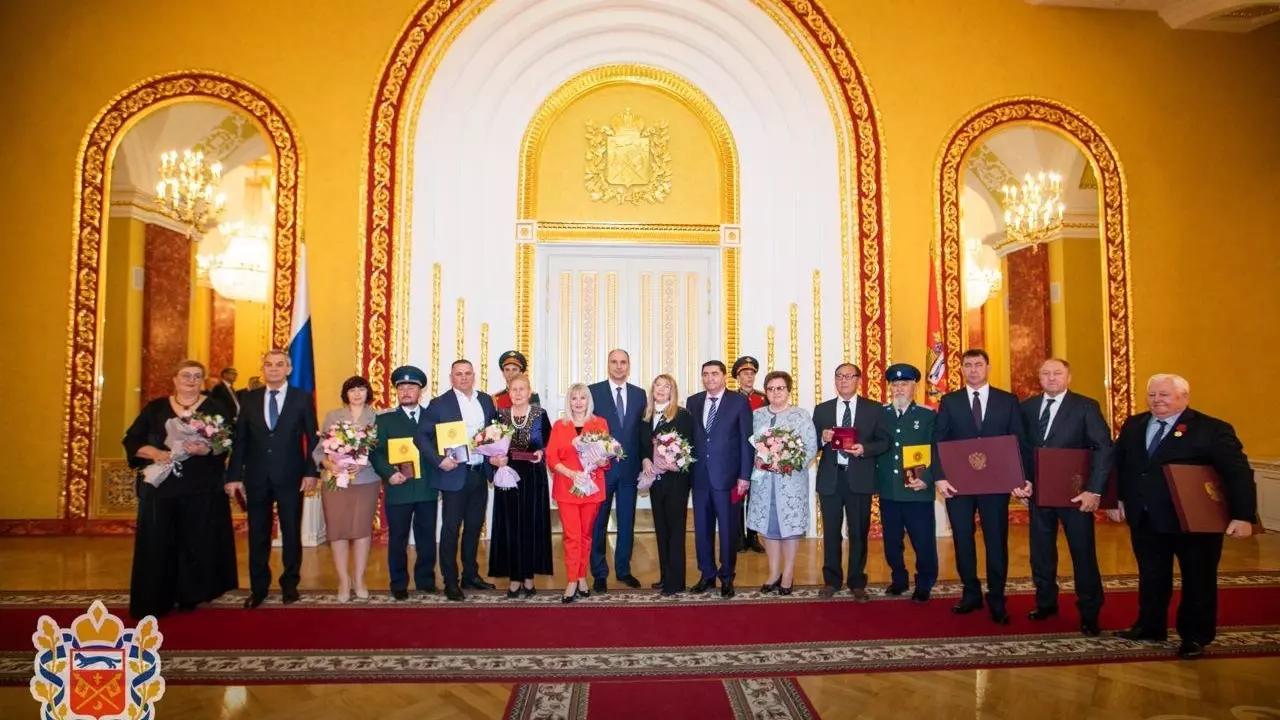 Губернатор Денис Паслер вручил оренбуржцам государственные награды