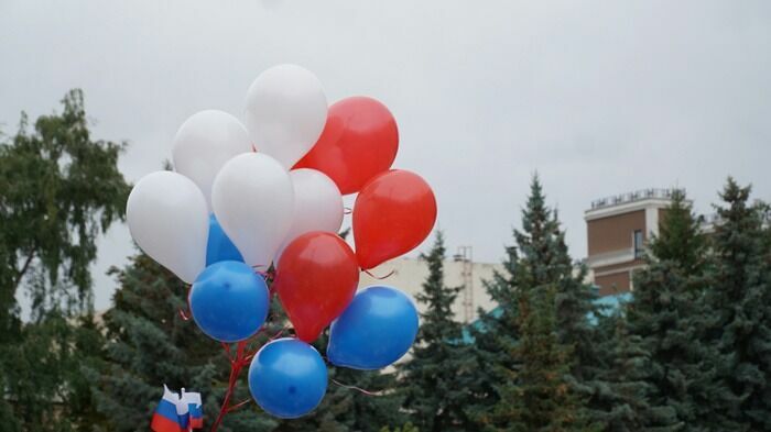 Шарики и хлопушки на 300 000: чиновники Оренбурга готовятся к праздникам