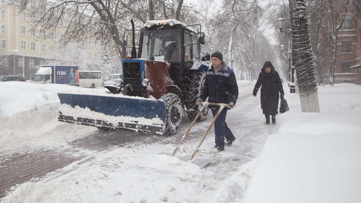 В Оренбурге прокуратура наказала девять УК за некачественную уборку снега