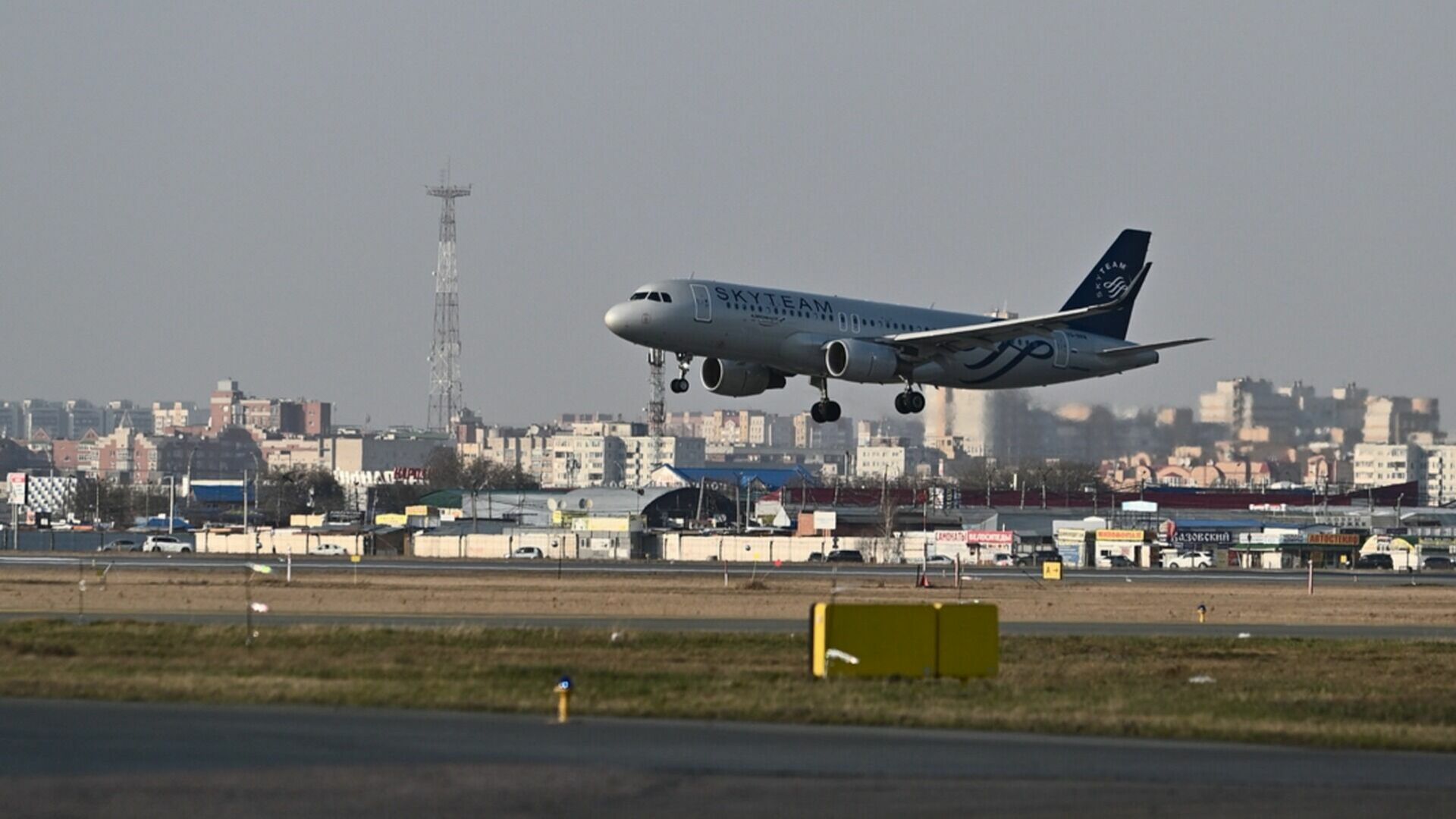 Из-за метели задержали два авиарейса в аэропорту Оренбурга