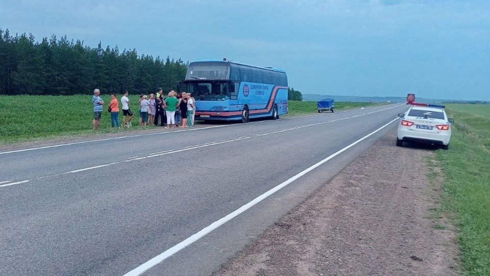 Автобус из Соль-Илецка, полный пассажиров, сломался на трассе