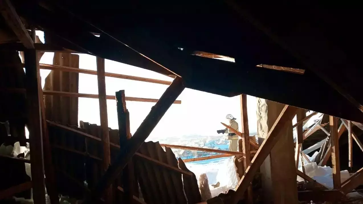 Место обрушения крыши в школе в Кваркенском районе