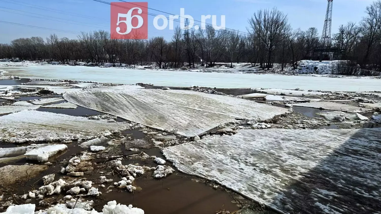 На реке Урал возле Оренбурга начался ледоход