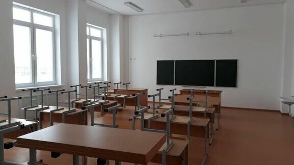 В школе N89 Оренбурга прорвало трубу отопления, дети эвакуированы