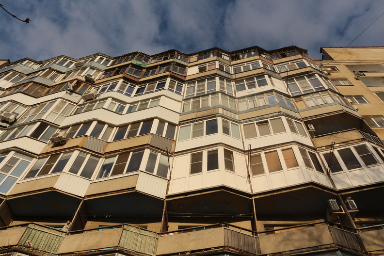 Перепутал балконы: в Оренбурге бывшего ОМОНовца наказали за проникновение в жилище