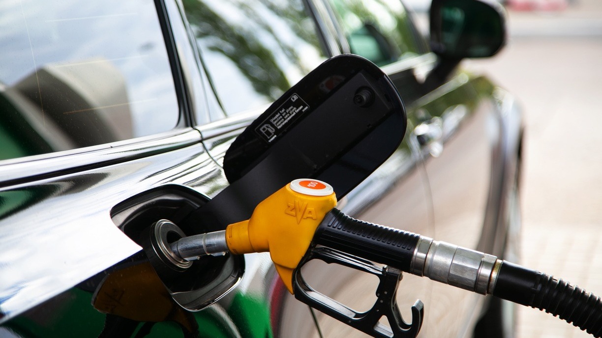 Стоимость бензина выросла почти во всей области