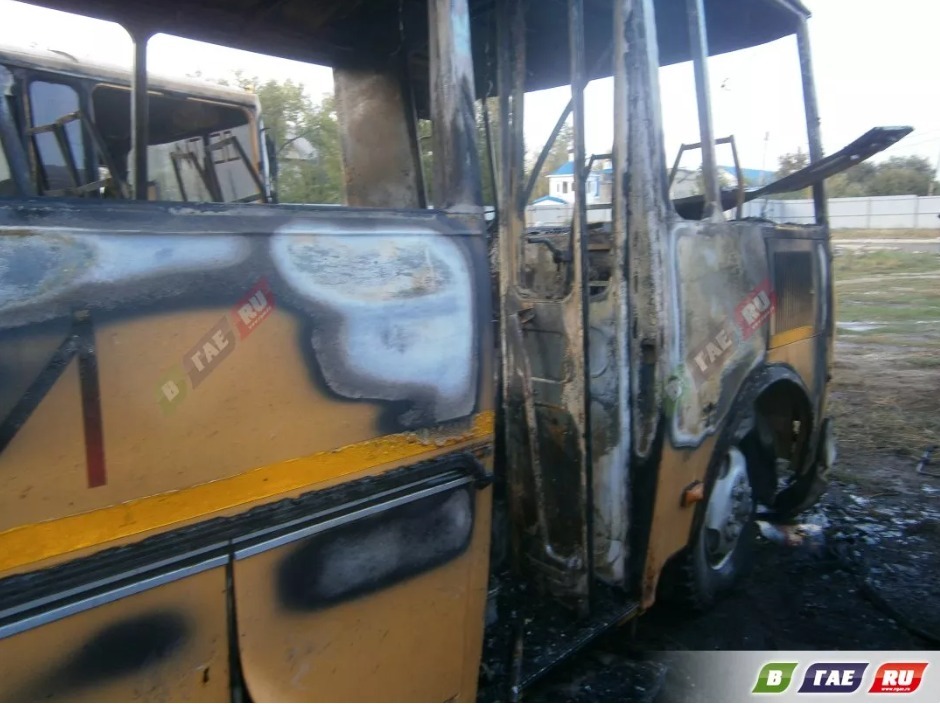 Автобус в Гае сгорел дотла