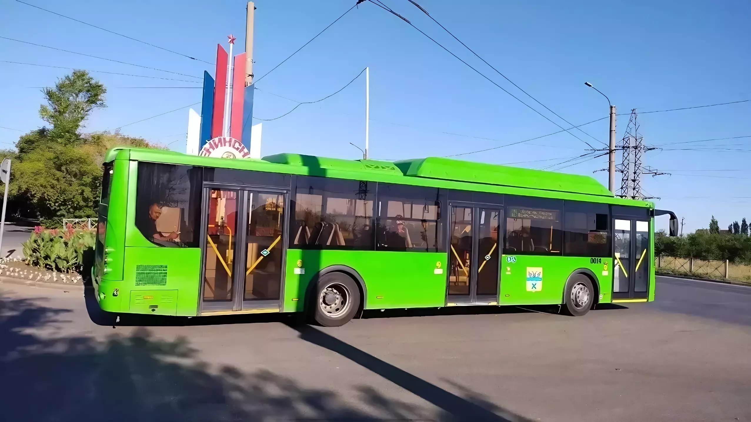 В Оренбурге сломался новый зеленый автобус