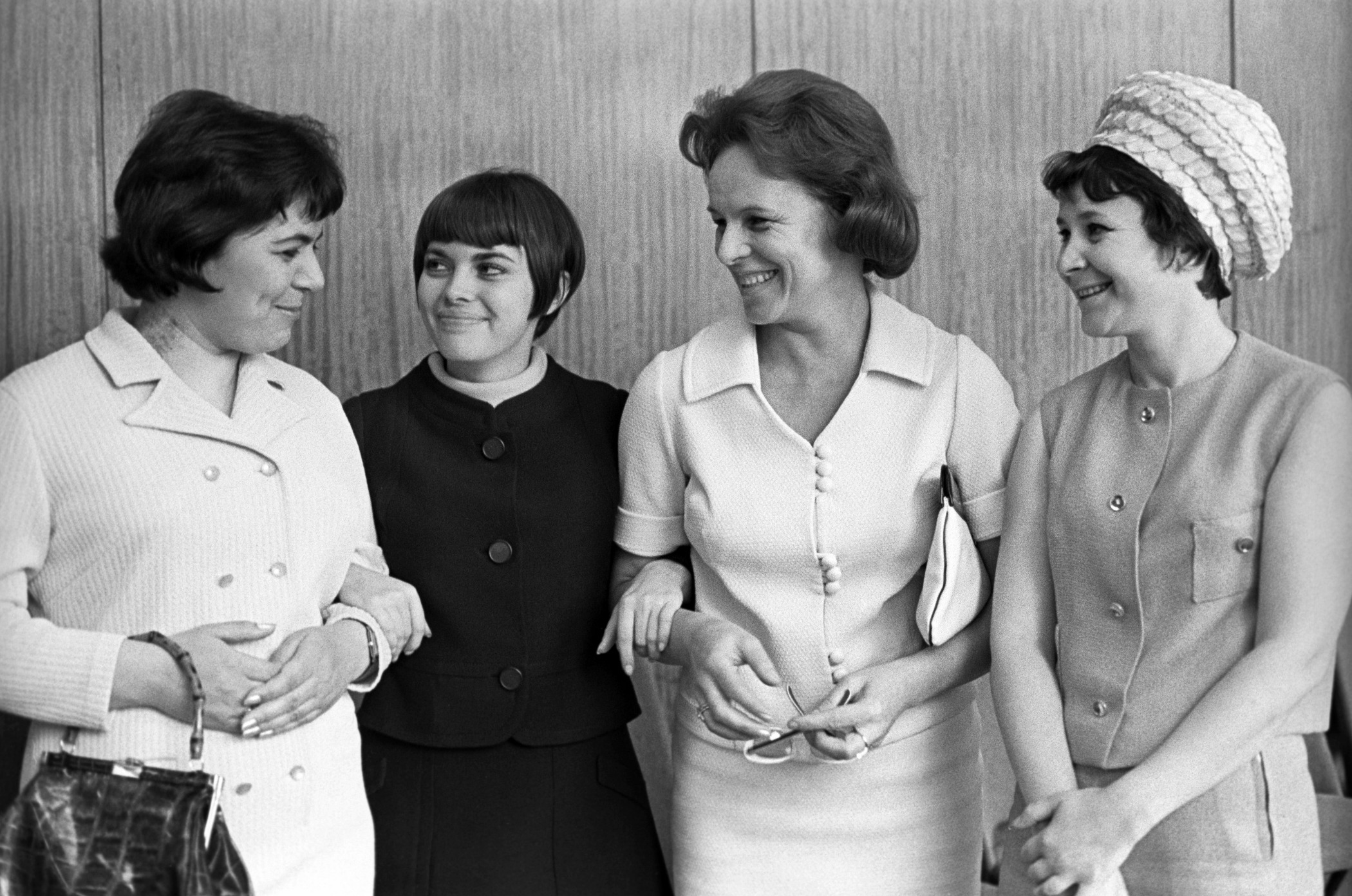 Тамара Миансарова, Гелена Великанова, Мирей Матье, Майя Кристалинская (справа налево). Гастроли Мирей Матье в Москве, 1967 год.