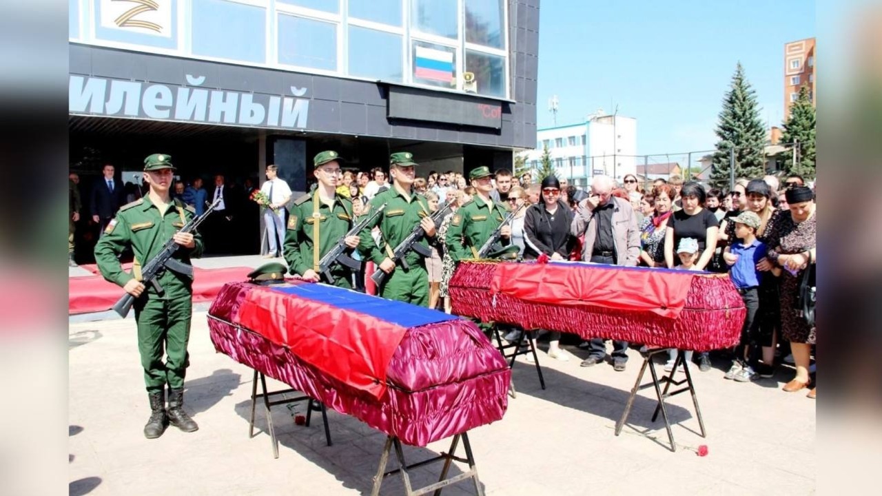 С погибшими пришли проститься жители Бузулукского района