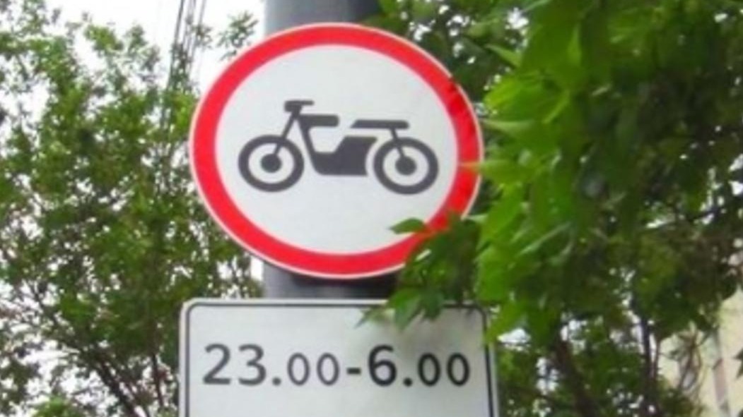 Ограничители для мотоциклов уже установлены на улице Салмышской в Оренбурге