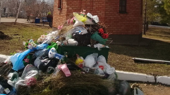 Сорочинские кладбища из-за бездействия чиновников тонут в мусорных кучах
