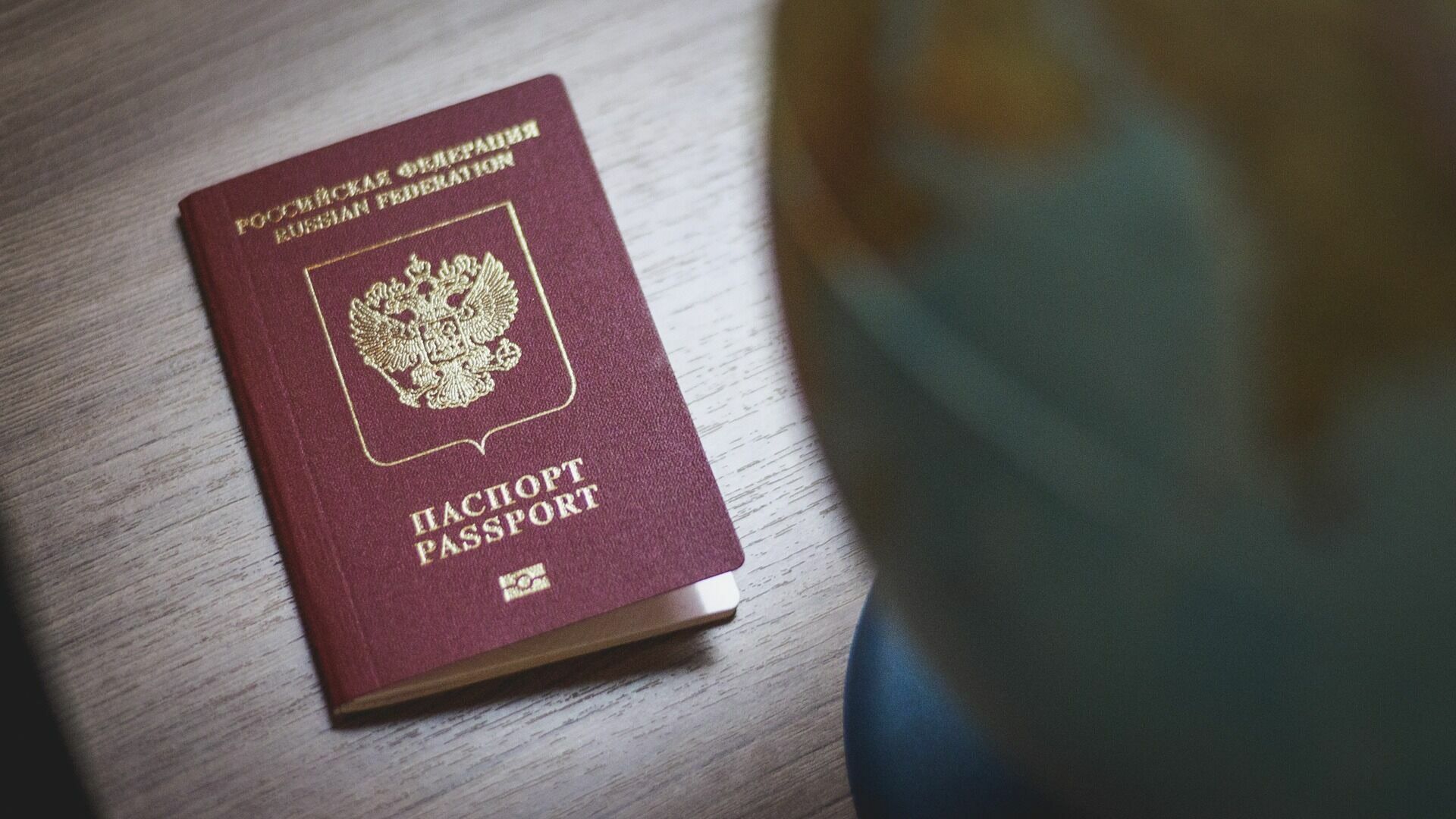 Выпуск загранпаспортов нового образца приостановили в России