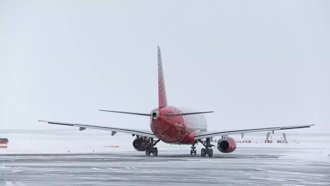 В Оренбурге задерживают рейсы