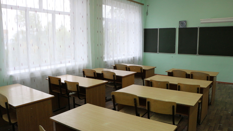 В Новотроицке из-за шквалистого ветра отменили занятия в школах