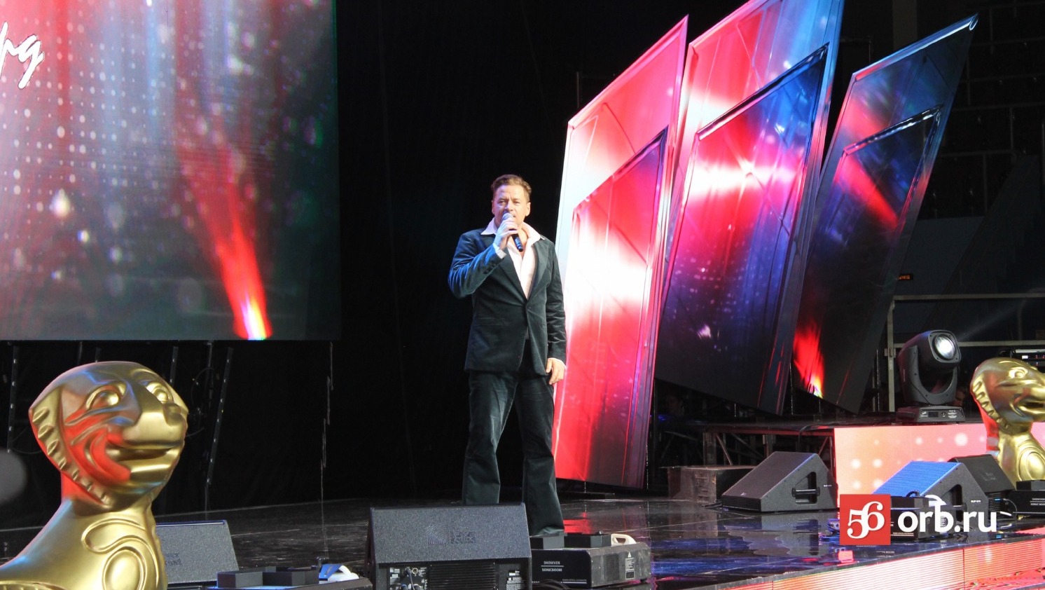 Алексей Барабаш спел песню в Оренбурге