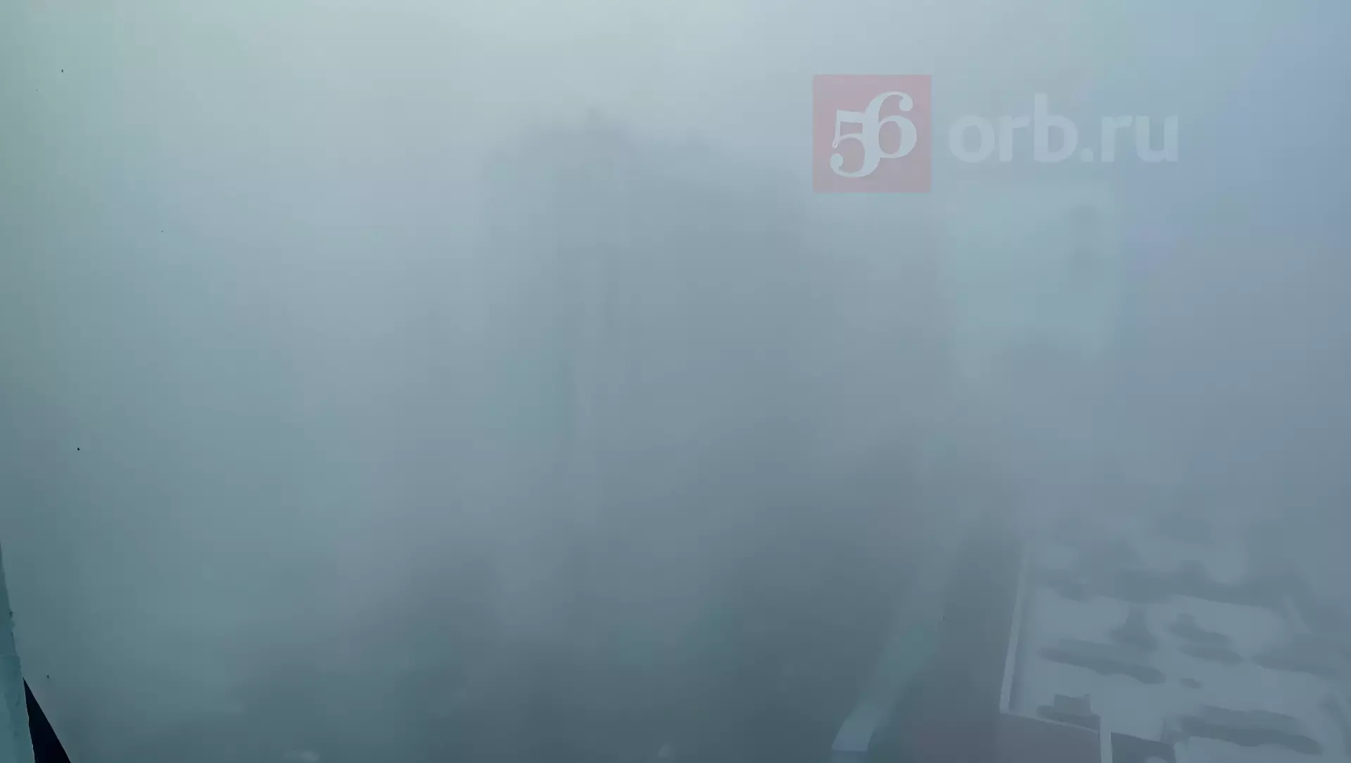 Ситуация опасная: туман в Оренбуржье мешает водителям увидеть переливы на трассах