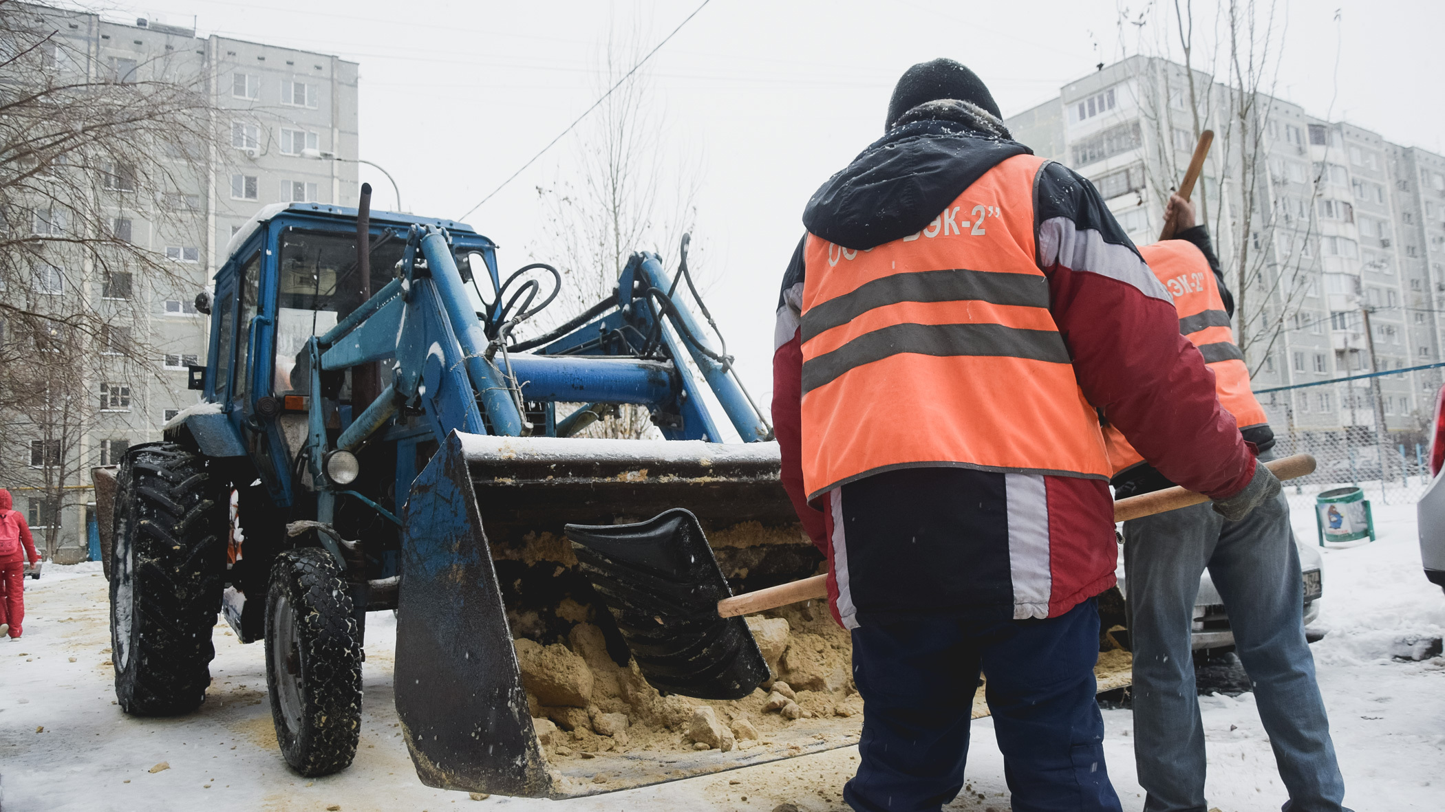 В 14 муниципалитетах Оренбуржья некачественно убирают снег и наледь