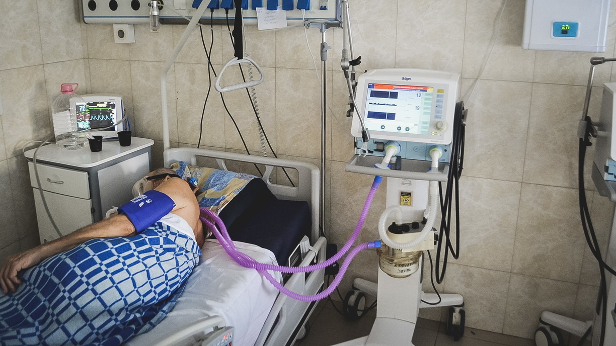 В ковидных госпиталях Оренбуржья остаются 1 300 больных